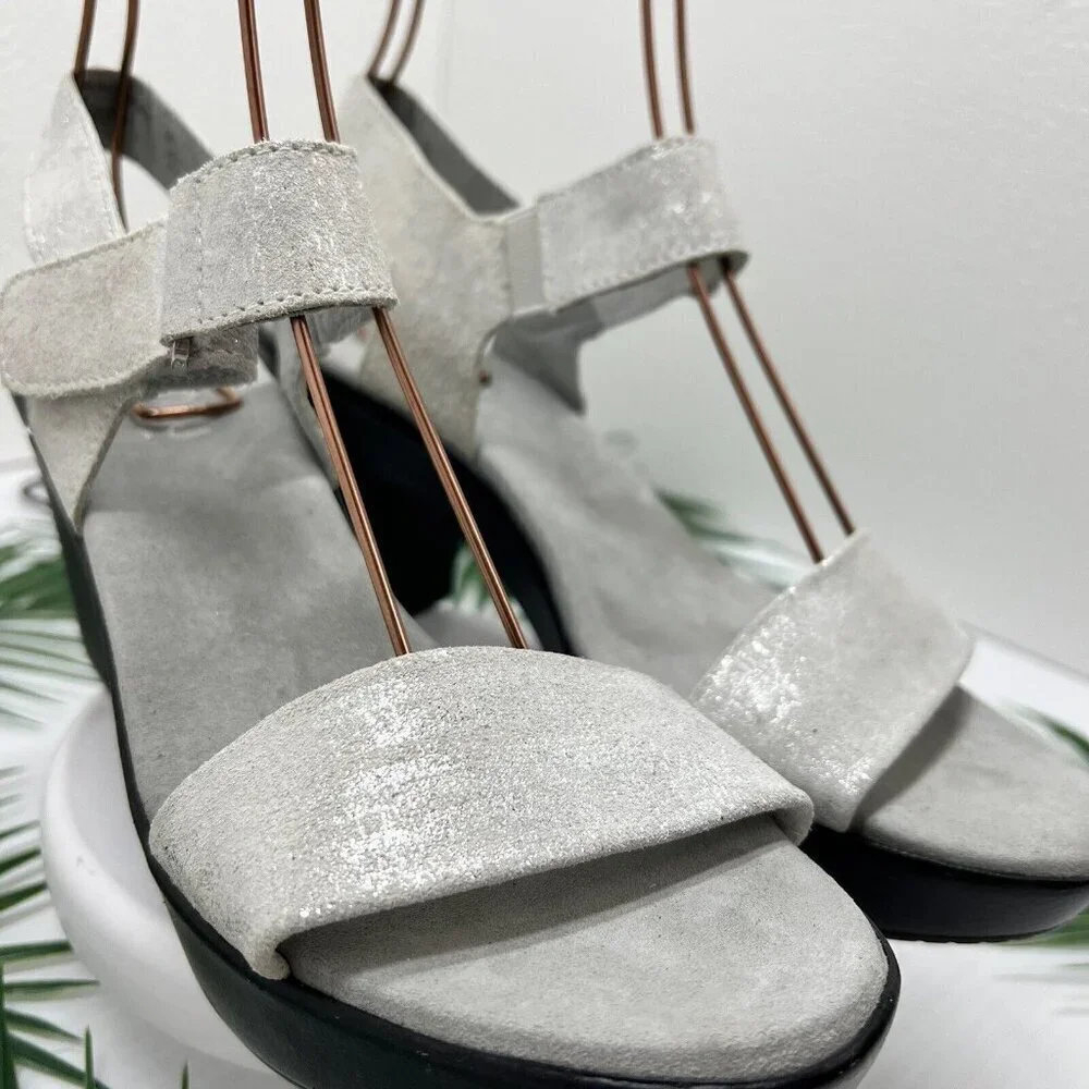 Munro Women's Willa Gray Silver Suede Block Heel Strappy Sandals Size 9N